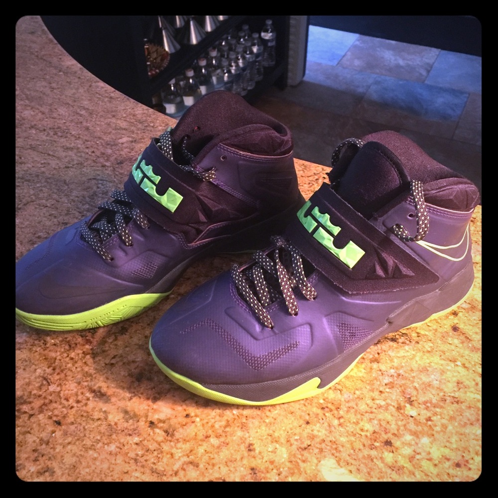 Pre-Owned Nike Zoom  Lebron Soldier VII 7 Boys